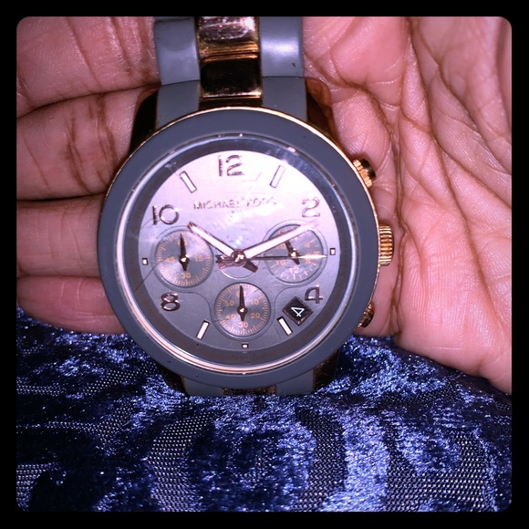 Michael Kors Gray and Rosegold Trim Watch - Picture 2 of 5